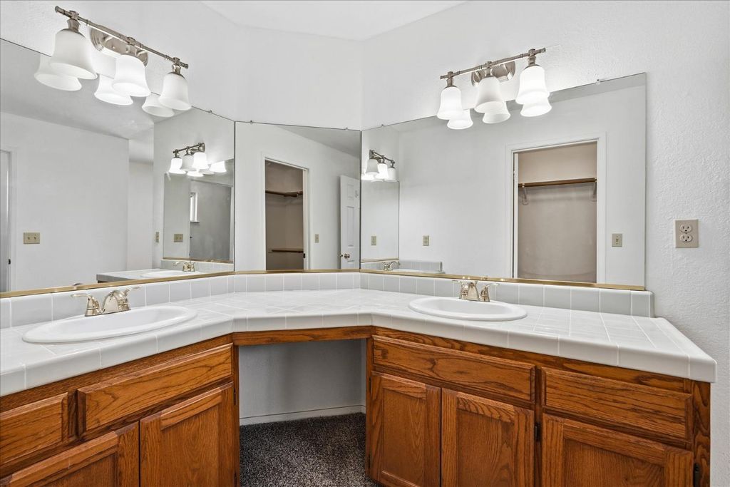 Image 28 of property listing at 30917 N Dome Dr, Coarsegold, CA 93614