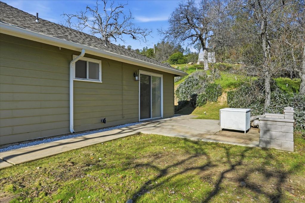 Image 38 of property listing at 30917 N Dome Dr, Coarsegold, CA 93614