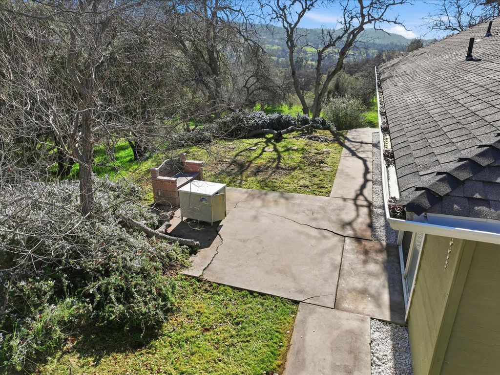 Image 41 of property listing at 30917 N Dome Dr, Coarsegold, CA 93614