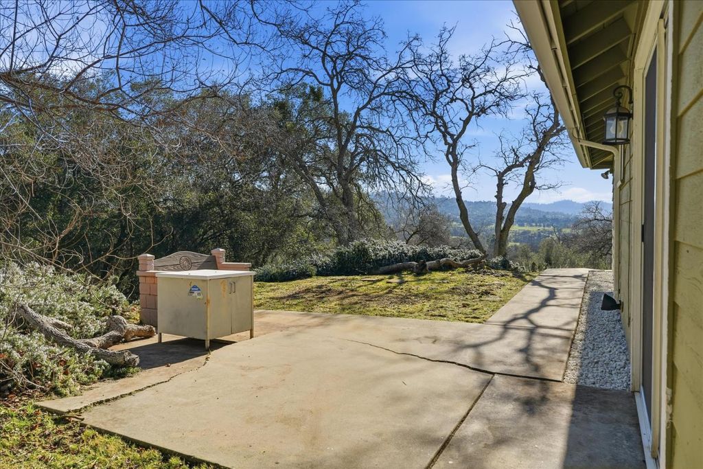 Image 44 of property listing at 30917 N Dome Dr, Coarsegold, CA 93614
