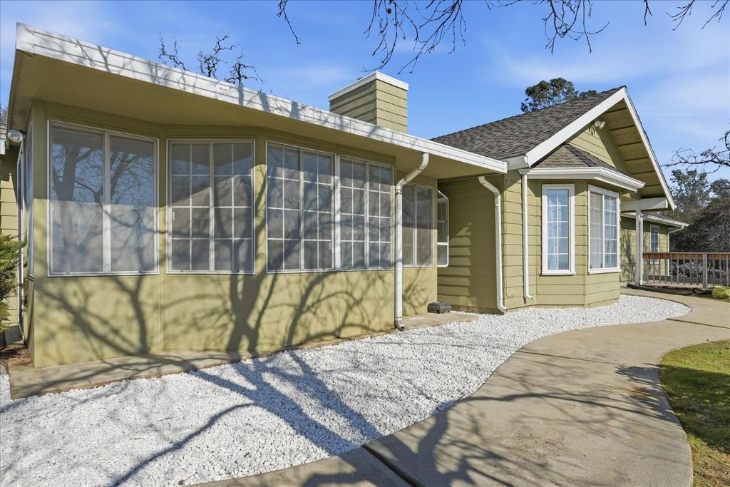 Image 8 of property listing at 30917 N Dome Dr, Coarsegold, CA 93614