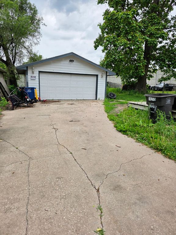 1444 E 22nd Street, Des Moines, IA 50317