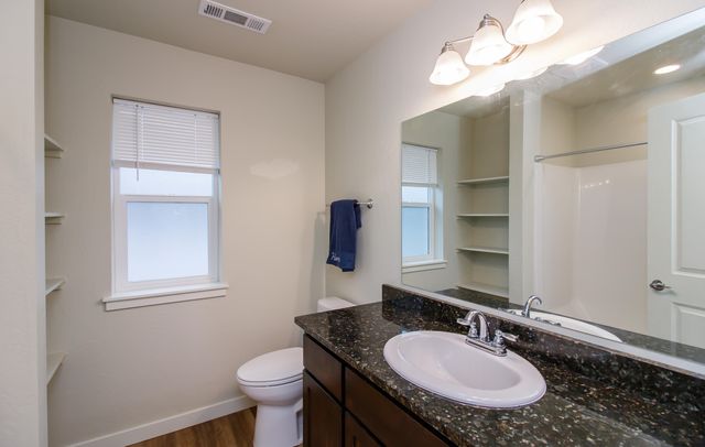 404 Oak Street, Phoenix, OR 97535