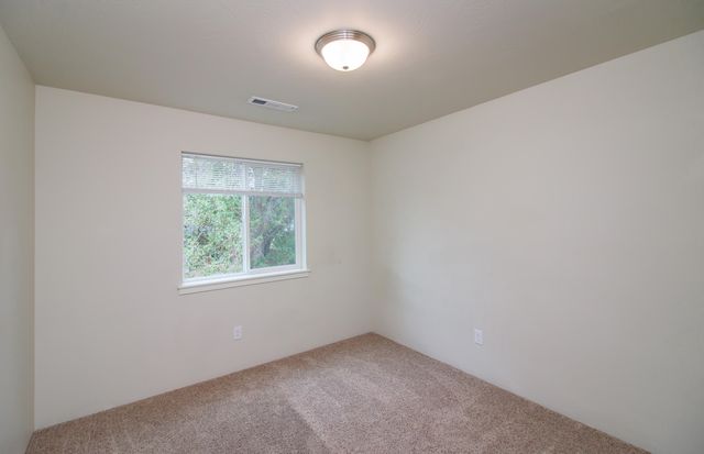 404 Oak Street, Phoenix, OR 97535