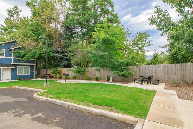 404 Oak Street, Phoenix, OR 97535