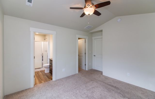 404 Oak Street, Phoenix, OR 97535