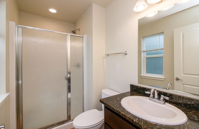 404 Oak Street, Phoenix, OR 97535
