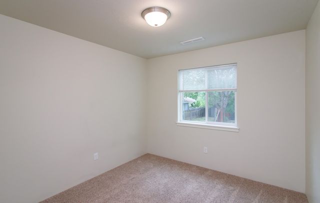 404 Oak Street, Phoenix, OR 97535