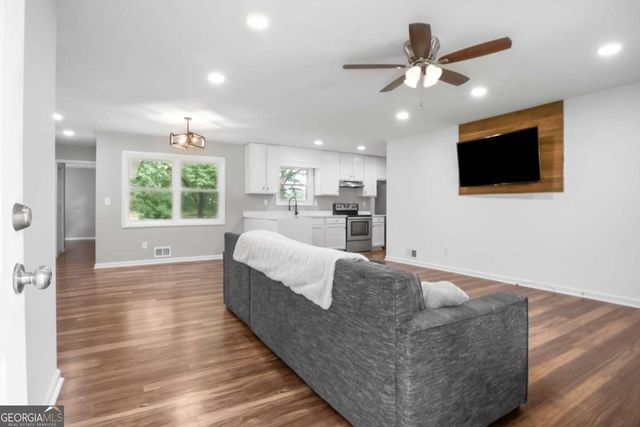 3877 Canterbury Wak, Douglasville, GA 30135