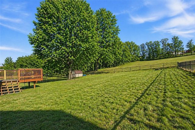 1319 Deerfield Ln, W Leechburg, PA 15656