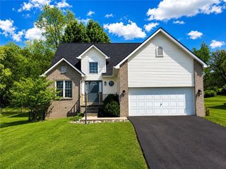 1319 Deerfield Ln, W Leechburg, PA 15656