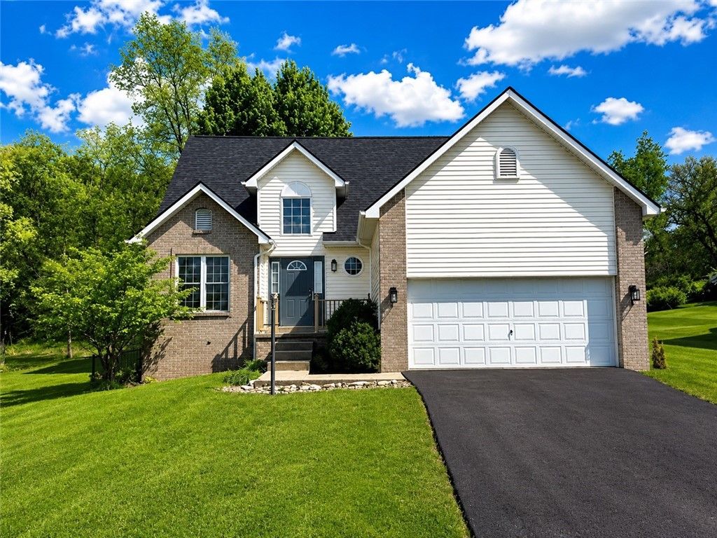 1319 Deerfield Ln, W Leechburg, PA 15656