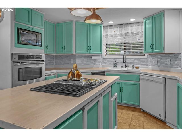 1050 Nw JACKSON St, Hillsboro, OR 97124