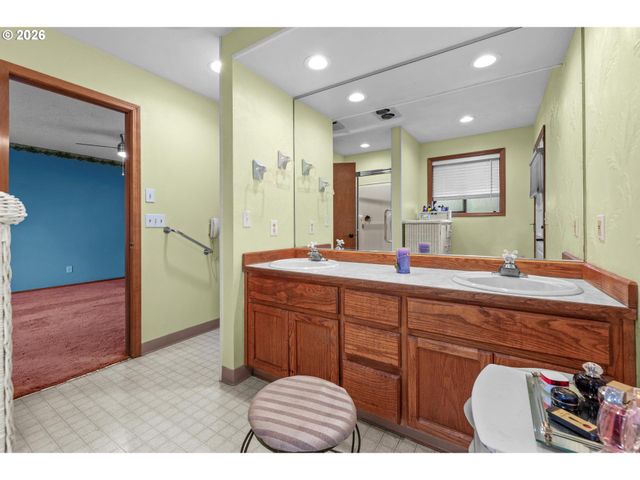 1050 Nw JACKSON St, Hillsboro, OR 97124