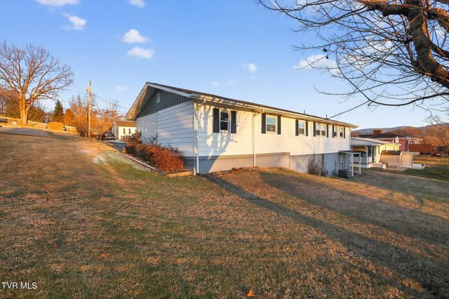 241 Crockett Street, Bluff City, TN 37618