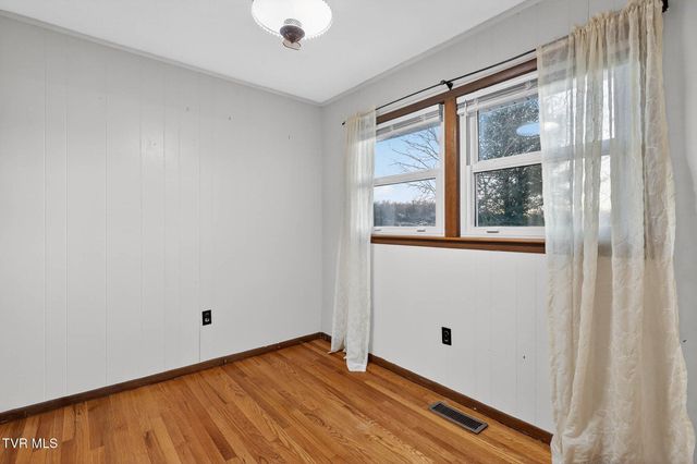 241 Crockett Street, Bluff City, TN 37618