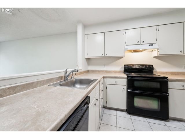 23882 Ne TREEHILL Dr, Wood Village, OR 97060