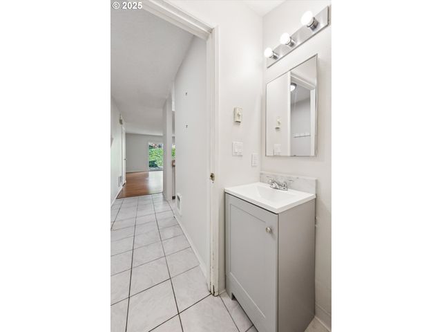 23882 Ne TREEHILL Dr, Wood Village, OR 97060