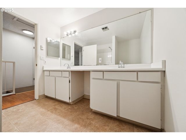 23882 Ne TREEHILL Dr, Wood Village, OR 97060