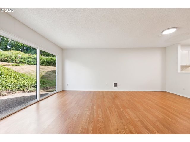 23882 Ne TREEHILL Dr, Wood Village, OR 97060