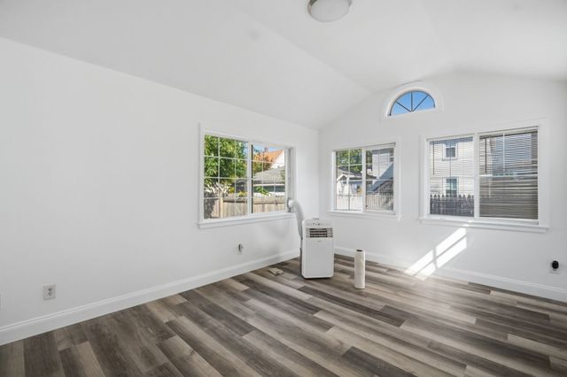 150 Lawndale St, Chicopee, MA 01013