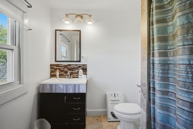 150 Lawndale St, Chicopee, MA 01013
