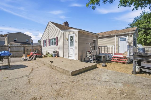 150 Lawndale St, Chicopee, MA 01013