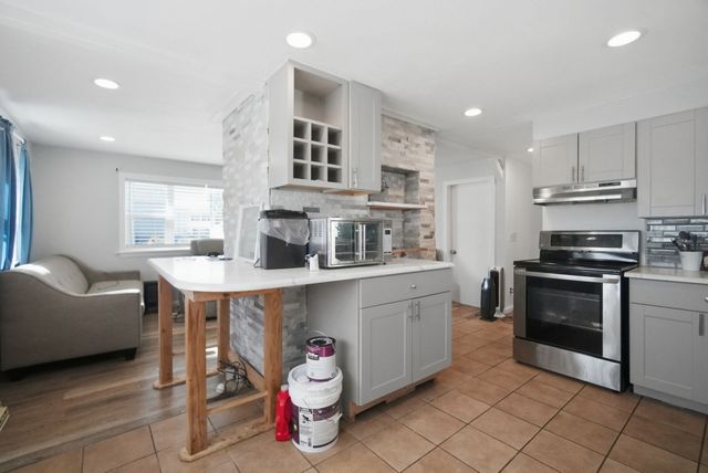 150 Lawndale St, Chicopee, MA 01013