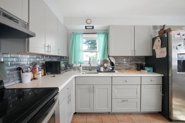 150 Lawndale St, Chicopee, MA 01013