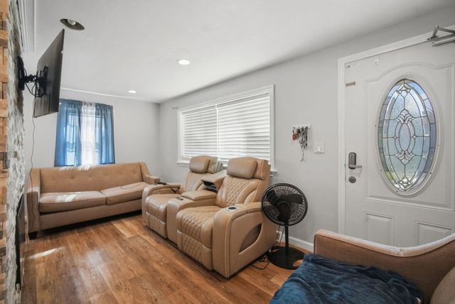 150 Lawndale St, Chicopee, MA 01013