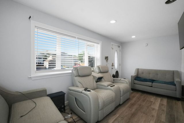 150 Lawndale St, Chicopee, MA 01013