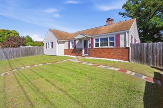 150 Lawndale St, Chicopee, MA 01013