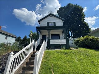 27 W Chartes St, New Castle, PA 16102