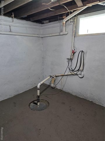 1095 Pine Street, Genesee Charter Township, MI 48458