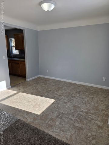 1095 Pine Street, Genesee Charter Township, MI 48458