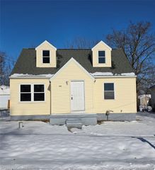 1095 Pine Street, Genesee Charter Township, MI 48458