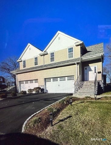 40 Corinthian Avenue, Stratford, CT 06615
