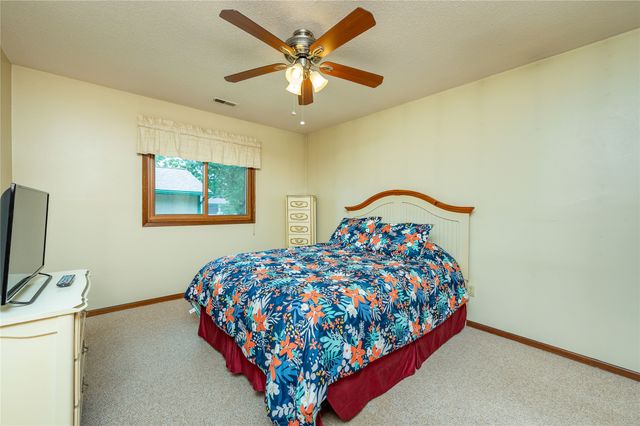 4633 Woodland Avenue 1, West Des Moines, IA 50266