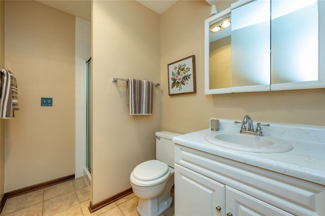 4633 Woodland Avenue 1, West Des Moines, IA 50266