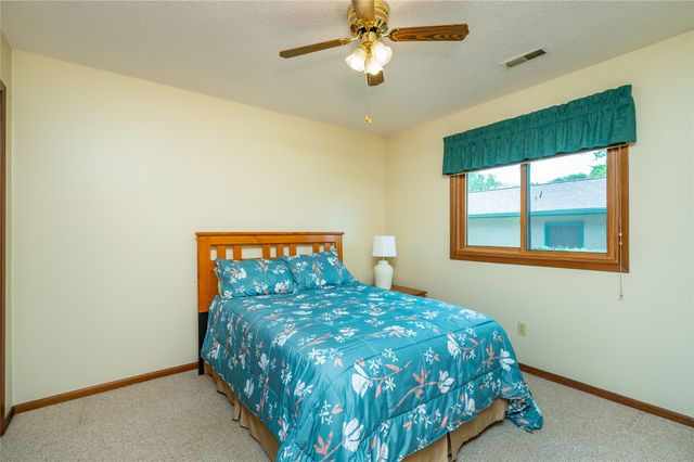 4633 Woodland Avenue 1, West Des Moines, IA 50266