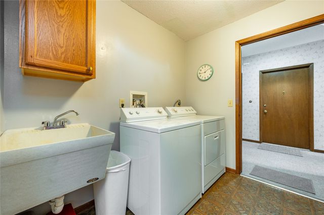 4633 Woodland Avenue 1, West Des Moines, IA 50266