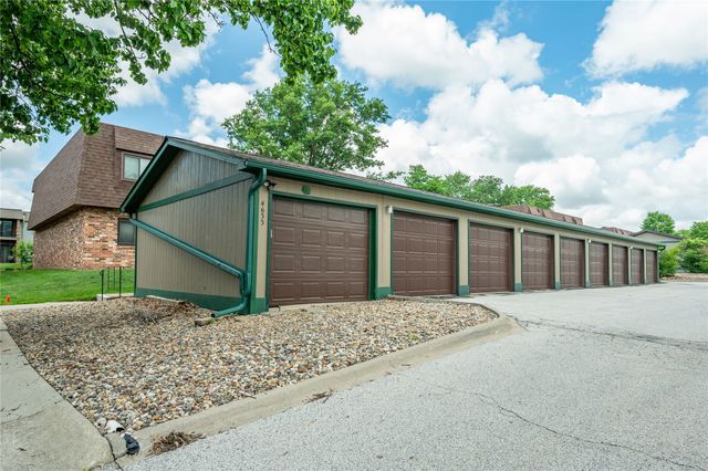 4633 Woodland Avenue 1, West Des Moines, IA 50266