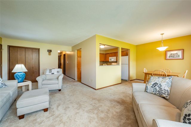 4633 Woodland Avenue 1, West Des Moines, IA 50266