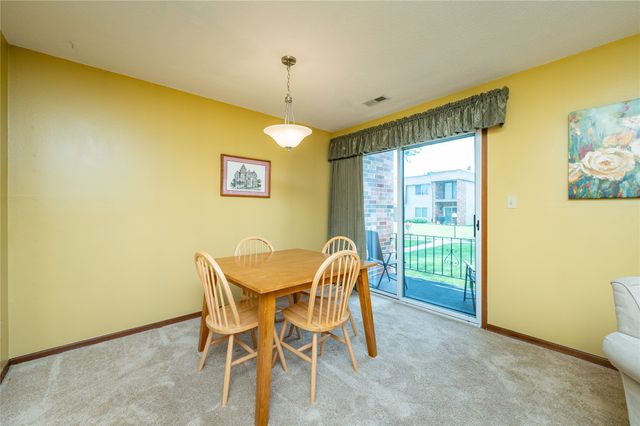 4633 Woodland Avenue 1, West Des Moines, IA 50266