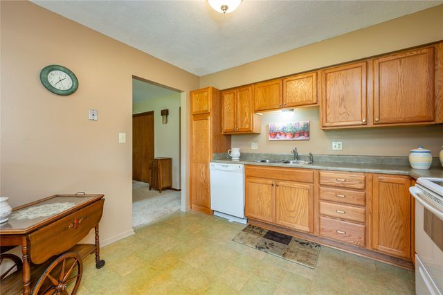 4633 Woodland Avenue 1, West Des Moines, IA 50266