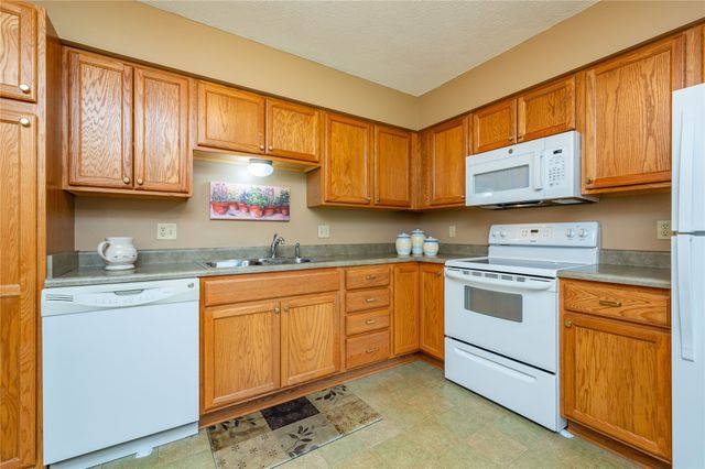 4633 Woodland Avenue 1, West Des Moines, IA 50266