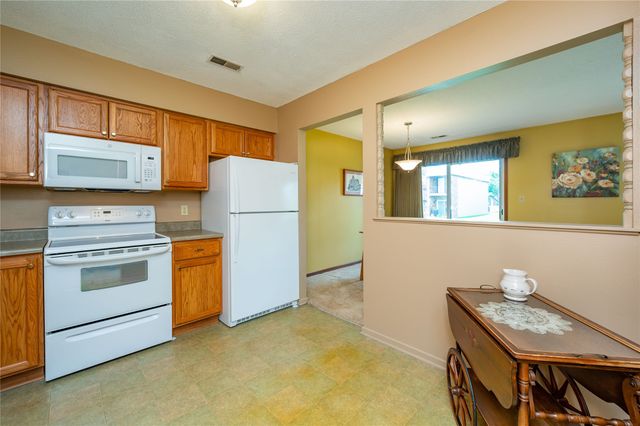 4633 Woodland Avenue 1, West Des Moines, IA 50266