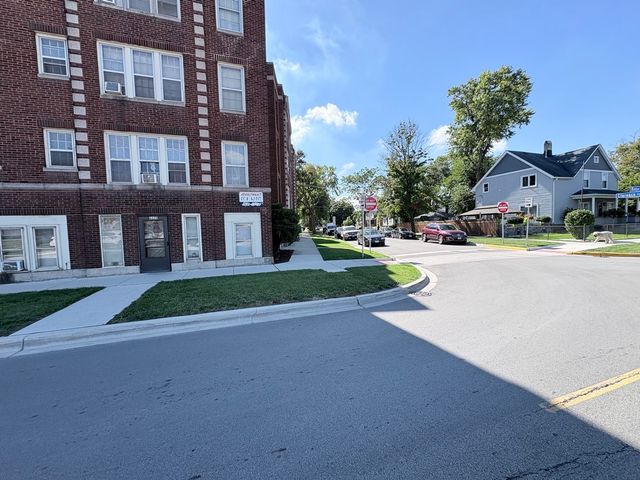 3207 Clarence Avenue AB, Berwyn, IL 60402
