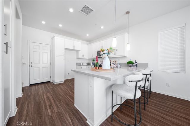 208 Bonita Ln, Rialto, CA 92376