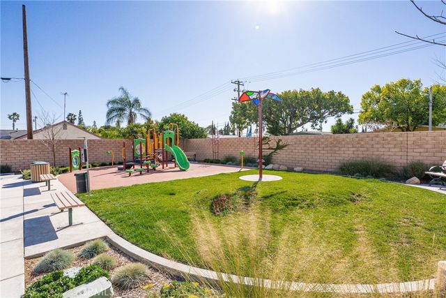 208 Bonita Ln, Rialto, CA 92376